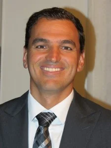 Professor convidado da EMPG ganha destaque na Oftalmologia internacional