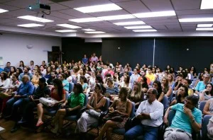 Bela Gil traz um novo modo de pensar sobre alimentação saudável, em palestra na PUC-Rio