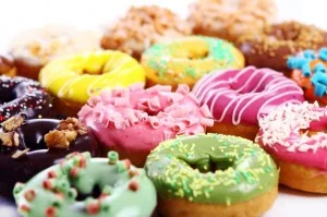 Doces à noite aumentam os riscos à saúde, diz novo estudo