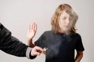 O fumo passivo: apenas um passo de um AVC