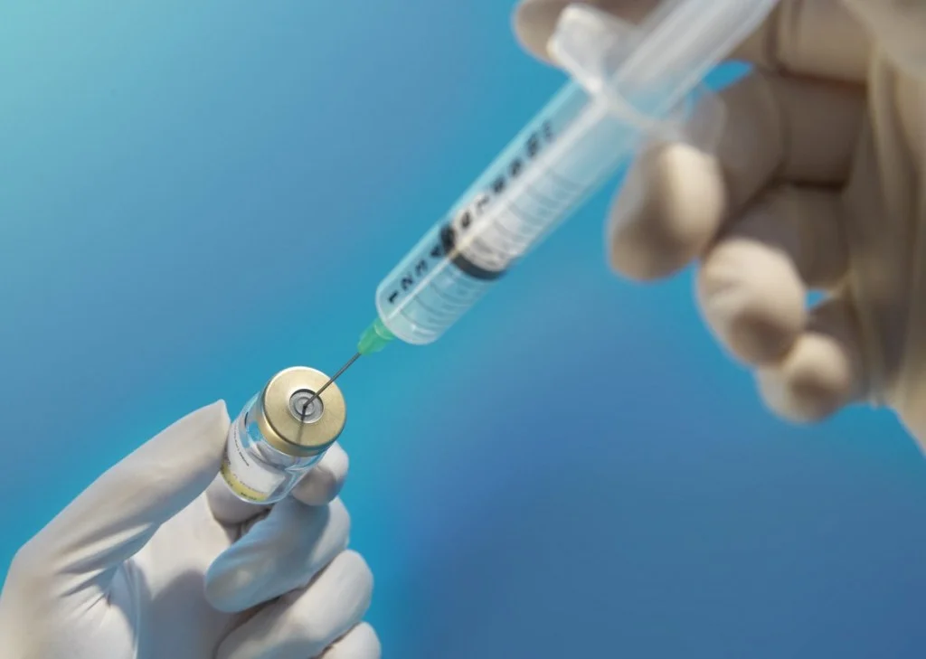 Brasil: primeiro país da América do Sul a disponibilizar vacinas contra HPV para meninos