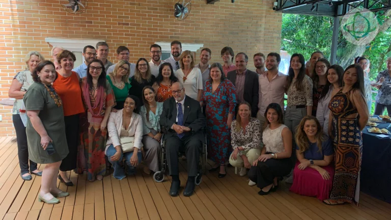 Prof. Sérgio Novis, fundador da Neurologia na PUC-Rio, reúne alunos, ex-alunos e professores